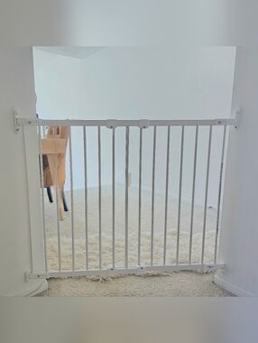 NEW!! KidCo Angle Mount Safeway Baby Gate in White